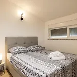 Carmen Zadarvillas * Debeljak