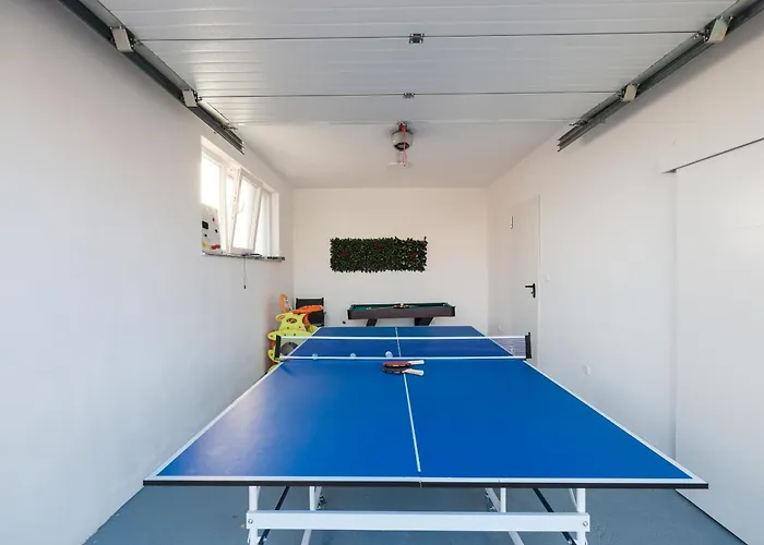 Carmen Zadarvillas *