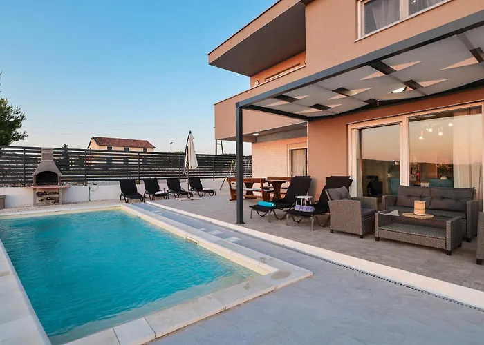 Carmen Zadarvillas * Debeljak